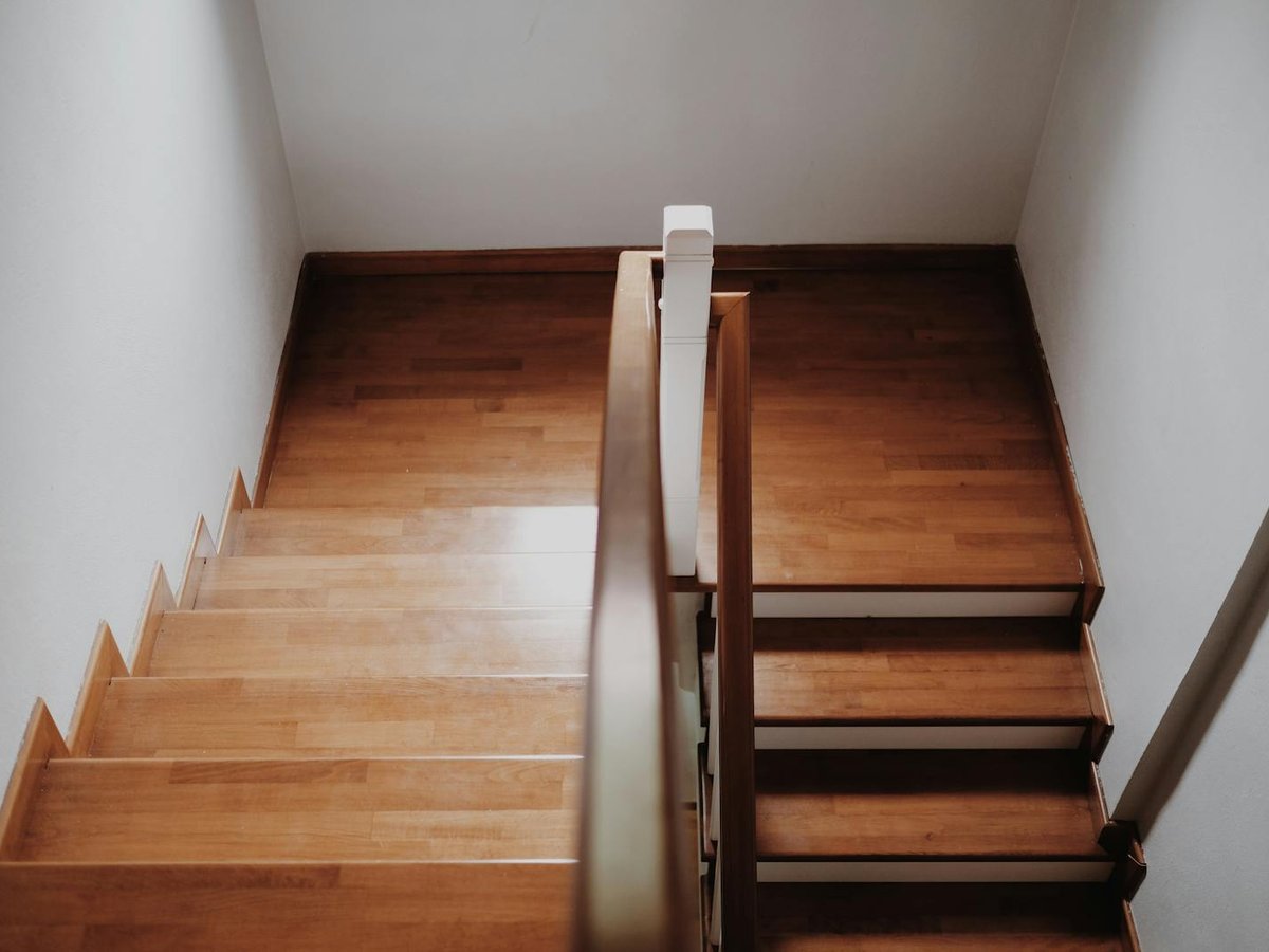Escalier bois sur mesure réalisé par Menuiserie Busnot